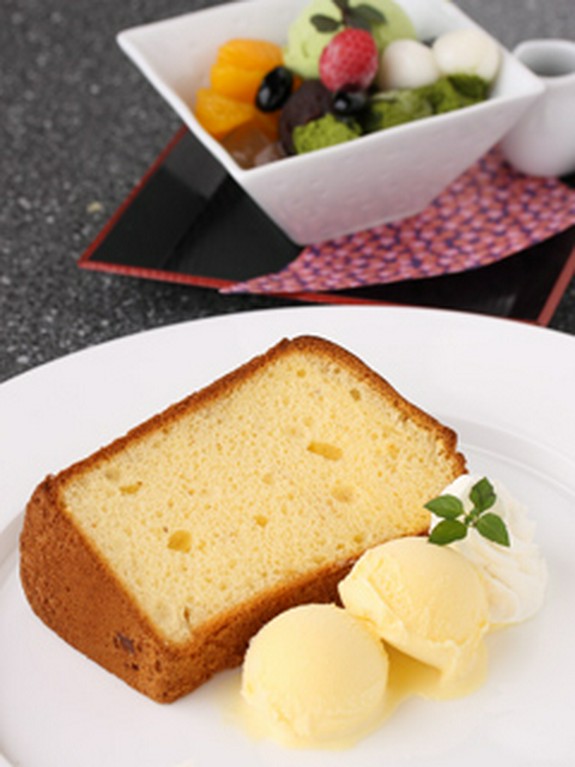 おすすめのシフォンケーキ！　他にあんみつ等も有ります！