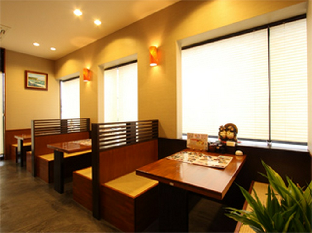 テーブル席、掘りごたつ席もご用意致しております