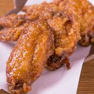 「手羽先の甘辛揚げ」はビールがすすみます。
お仕事帰りの一杯に是非ご利用ください。