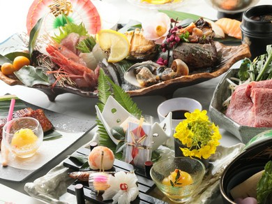 日本の四季を味わう懐石料理をお楽しみいただけます
