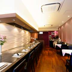 明るく清潔感が溢れる店内