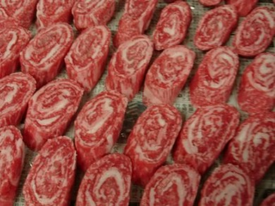 職人技から生まれた一皿。肉本来のおいしさを味わえる、店主こだわりの逸品『ミルフィーユスライス』