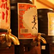焼酎・日本酒・梅酒がお得な価格で飲める「セルフコーナー」がおすすめ。こぼさなければ、グラスいっぱい入れても問題ありません！