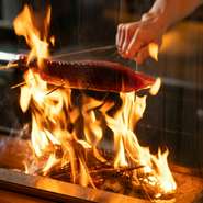 『炭火かず家』は旬の素材の旨みを楽しんで頂く為、炭火焼というシンプルな調理法にこだわっています。