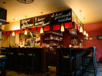 カウンター席はお1人でも利用しやすい作りになっています