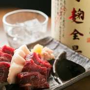 熊本を代表する郷土料理。ほど良い霜降りの赤身に加え、希少価値の高い「タテガミ」も楽しめる一皿。