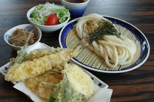 揚げたてとゆでたての相乗効果が楽しめる『松セット』