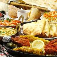 食べ放題満喫コースはお一人様2500円でお承りしています。メニュー内容等、ご不明点ございましたらお気軽にお問い合わせください。