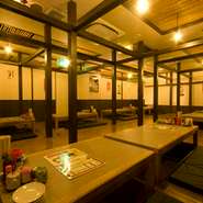 座敷の宴会は最大50名まで収容可能です。コースは3000円・3500円・4000円・4500円・4500円・5000円コースあります。コースは全て飲み放題付きです。