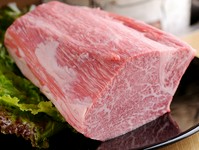 和牛最高級A５ランク。産地は仕入れ状況により変わります。主に九州産、佐賀、宮崎、又は神戸、近江牛、松阪牛など、取り揃えております。