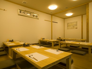 ゆったりとした造りの座敷。