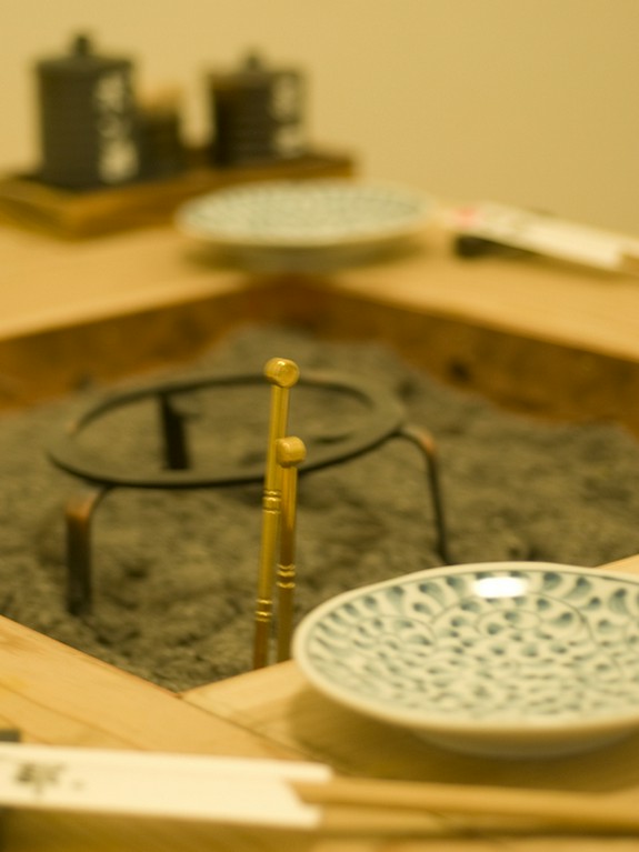 囲炉裏席もございます。