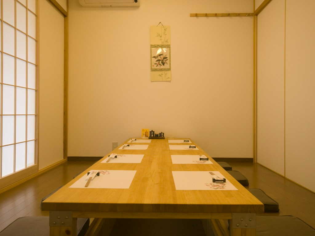 ゆったりできる個室も完備!!