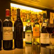 ワイン、カクテル、ビールやウィスキーなど種類豊富なお酒をお楽しみいただけます。ワインセラー有。