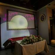 プロジェクター、照明、音響設備充実。ミラーボールも有り