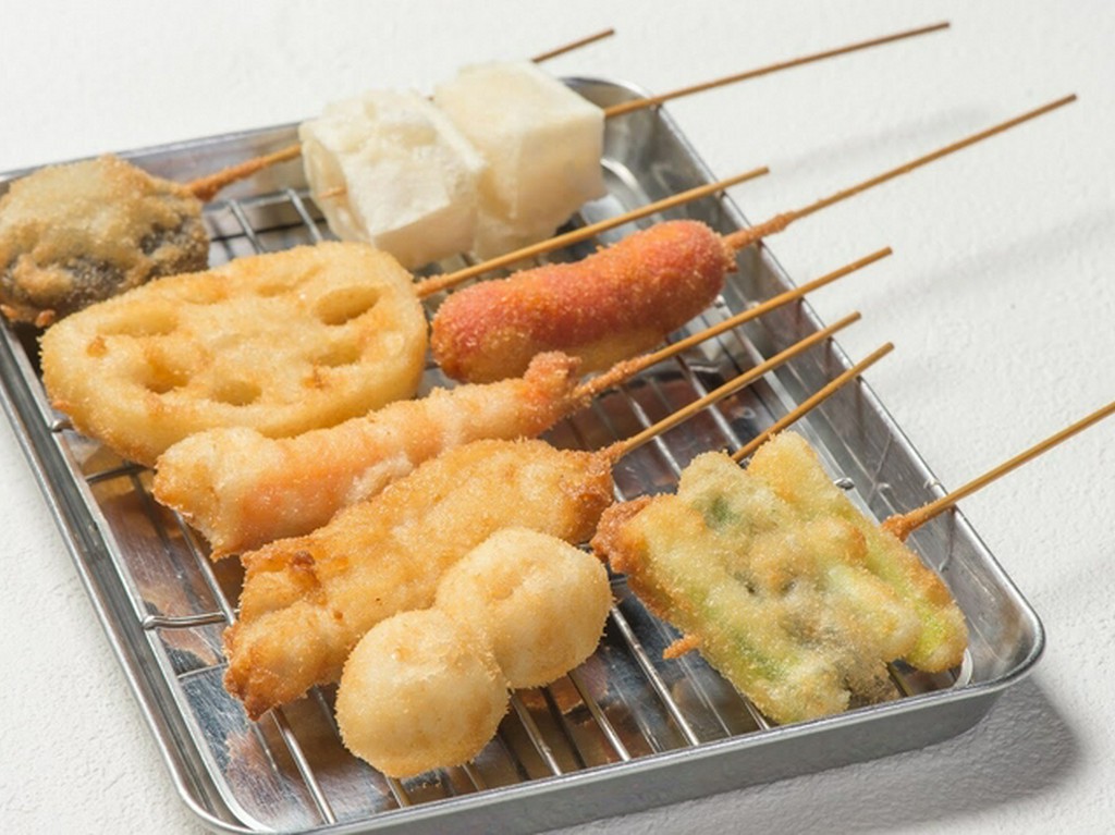 口当たりの良い細かいパン粉を使用。コクがあり旨みたっぷりなのに脂っこくない『串揚5品盛り合わせ』