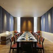 完全個室のVIPルーム。記念日やお祝い、会食などに。[6～12名様・要予約]