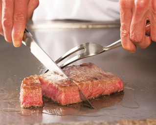 ライブ感あふれる鉄板焼