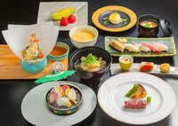 その日、その時の最高の食材を日本食「雅庭」料理長が、最高の調理法で奏でるおもてなし会席。