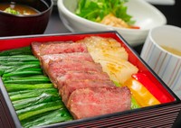 5月6日まで

お好みに焼き上げた和牛ステーキ重のコース。オリジナルの京桜味噌ソースでご賞味ください。