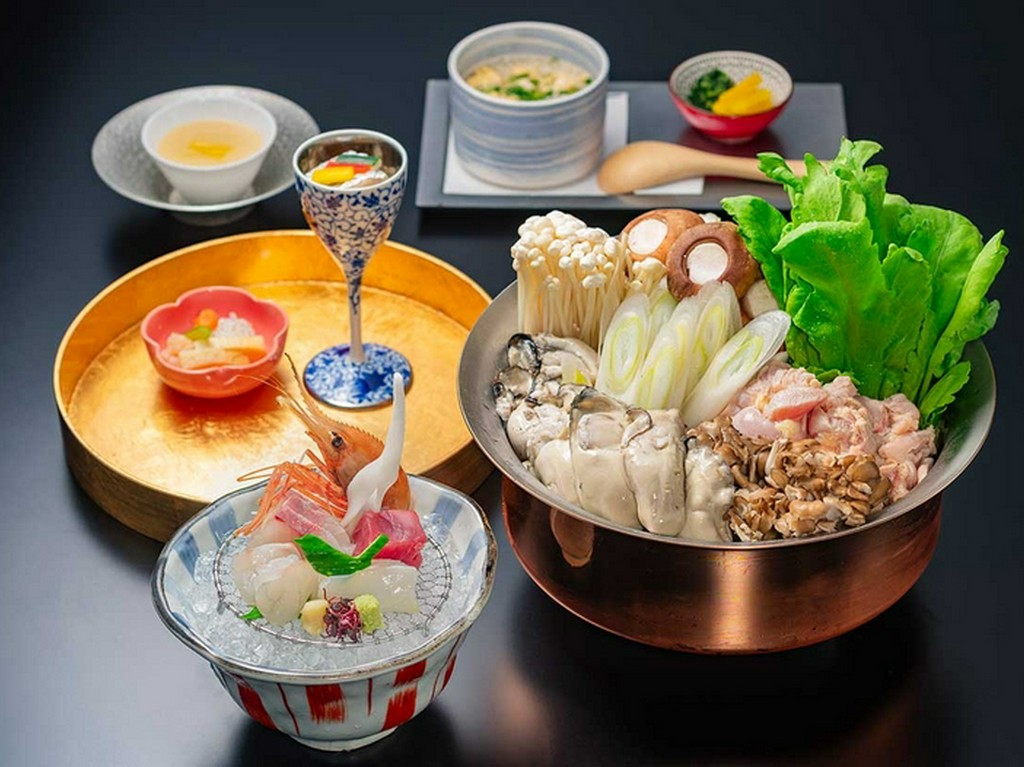 ＜おすすめ＞広島牡蠣と鶏の鍋コース