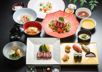 広島の海の幸、山の幸で織りなす会席です。
瀬戸内鱚や広島牛など、滋味豊かな食材を使ったお料理をご賞味ください。