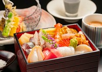 【鮨】ランチ限定
※12月31日～1月4日の提供はございません。
