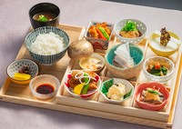 【会席】平日ランチ限定　全10品
※12月22日～1月2日の提供はございません。
