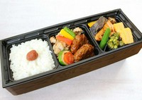 雅庭料理長監修のお弁当
ご自宅でホテルレストランの味をお楽しみください。
前日18時まで要予約
※季節により変更

12/31まで　2,100円
1/1から　2,200円