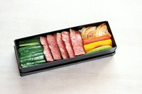 ご自宅でホテルレストランの味をお楽しみください。
前日18時まで要予約

12/31まで　6,500円
1/1から　6,800円