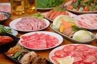 「3280円（税抜）」、「4280円（税抜）」　小学生半額、3歳以上480円（税抜）!!　(写真はイメージです)
肉質、味にこだわるワンランク上の食べ放題！！
「飲み放題＋1480円（税抜）、ドリンクバー＋280円（税抜）」