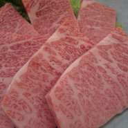 牛肉で最も上質な三角バラを使用。