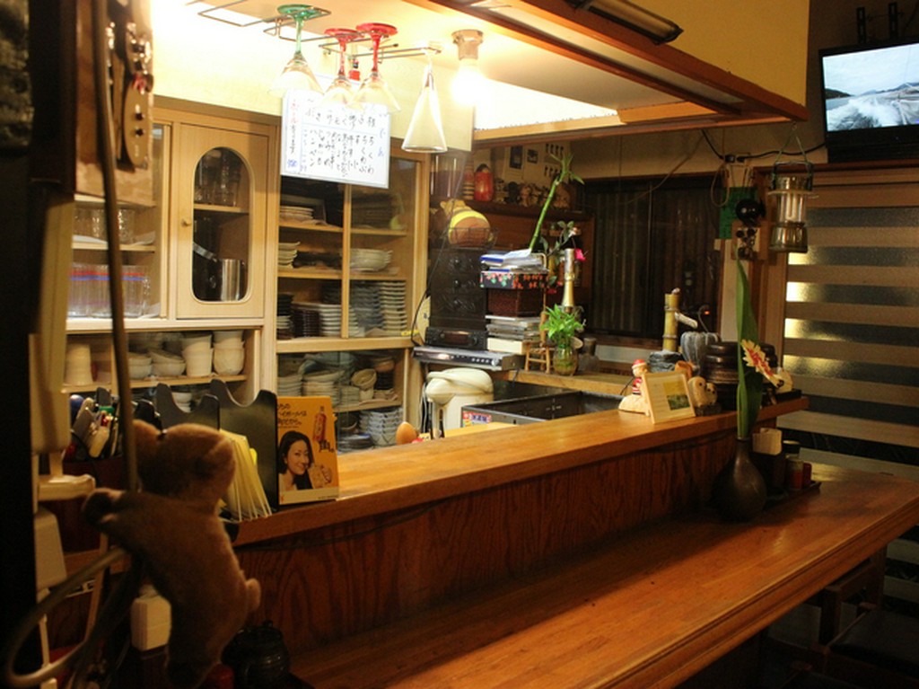 アットホームな雰囲気の小料理屋でゆったりとおくつろぎください