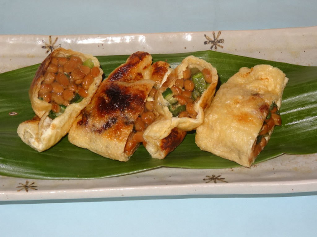 納豆とオクラの巾着焼・昔のまま、田舎の味・油揚げの中に下味をつけた、納豆とオクラ、香ばしく焼けました