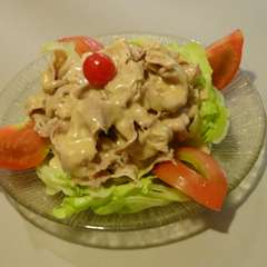 豚シャブサラダ　つまみにもなるし、腹の足しにもなる・・旨し　ゴマドレ・ポン酢・ピリ辛ねぎソース…選択