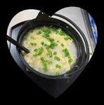 多くの素材の旨みを含んだ「おでんのだし汁」をベースに炊き上げ、卵をとじ小ネギをふりかけたらあっさりとしながらもコクのある上品な味に仕上がりました
（元は、当店の「まかない飯」でした）