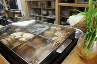 大根・玉子・つみれ・厚揚げ・ガンモ・ちくわ・こんにゃく・すじ・白滝・ちくわぶ・さつま揚げ・もち巾着・ごぼう巻き・こんぶ・鳥つくね串・牛すじ・ハンペン・ウィンナー巻き・ごぼう巻き・・等