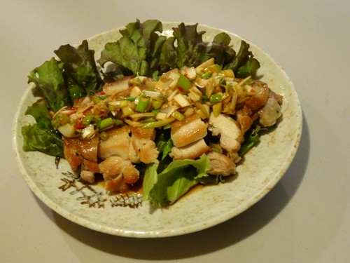 鳥もも肉ピリ辛ねぎソース味…鳥もも肉にんにく醤油味