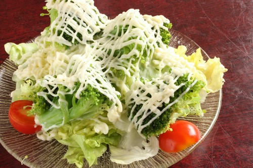 茹でたてブロッコリー大盛りサラダ