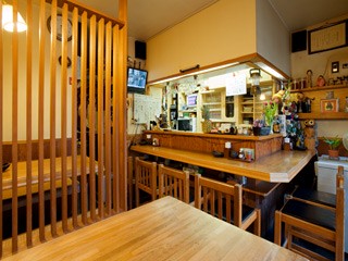 カウンター・テーブル席で＜ほっ＞とするひと時を…