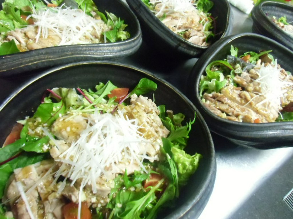 近江蒸鶏の葱塩サラダ