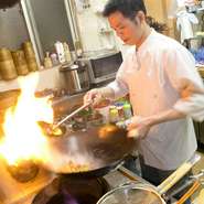 台湾料理と中華料理は上海、四川、広東など様々な地方の料理に精通した蔡　慶祥氏が腕をふるいます。