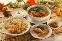 （春巻、漬物、杏仁豆腐付）