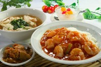 （ライス、春巻、漬物、スープ、杏仁豆腐付）