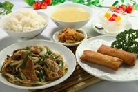 （ライス、春巻、漬物、スープ、杏仁豆腐付）
