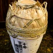 十年物のカメだし紹興酒です。飲みやすいと評判です。