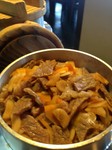 前菜　朝採り野菜とのサラダ　手作り豆腐
揚物　海老しんじょうと笠間野菜の天ぷら
常陸牛の五目釜めし　香の物　お吸い物
食後のお飲み物　　お刺身付きは3300円
