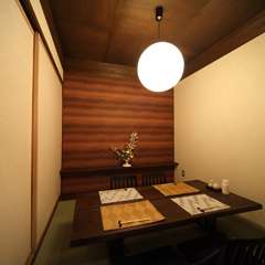 内観（テーブル席）