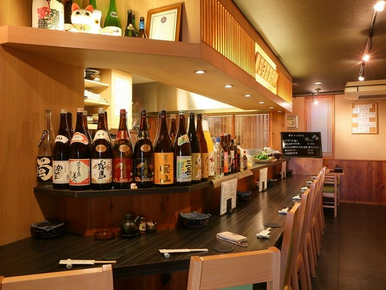 おひとりでもグループでも、誰もがリラックスして過ごせる店内