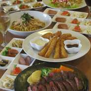 飲み放題ステーキコースが3,300円（税込）・4,000円（税込）・5,000円（税込）の3コースあります。最大32名様まで（2時間半）